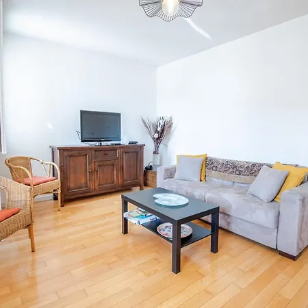 La Monnaie Du Vieux * Tours